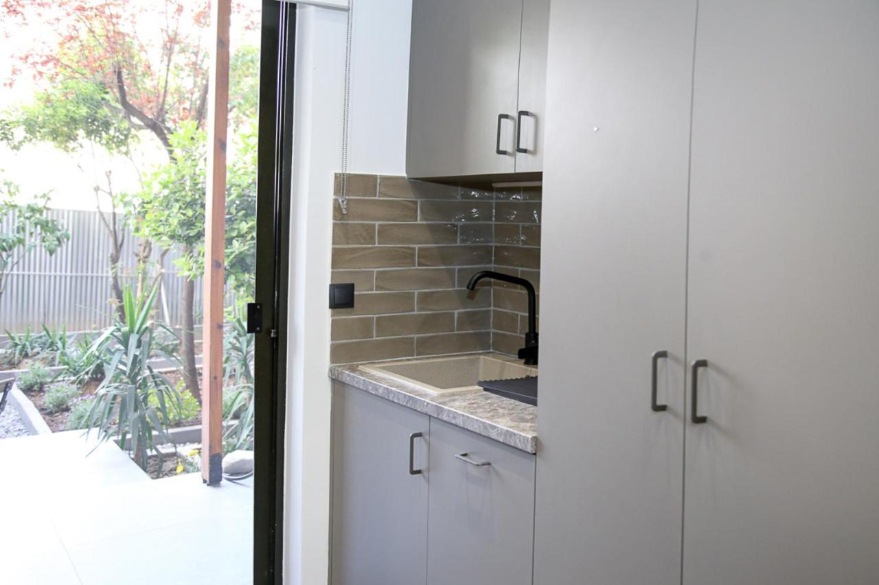Caravin Wanderhome, 5 Min From Metro Nea Ionia Athens Exterior photo