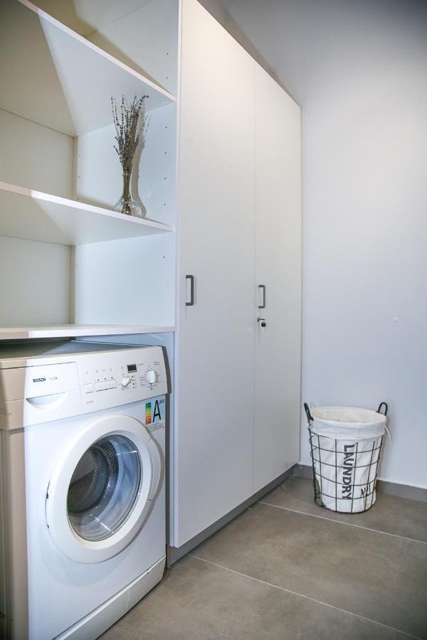 Caravin Wanderhome, 5 Min From Metro Nea Ionia Athens Exterior photo
